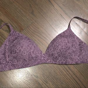 Lululemon sports/everyday bra size 34c or 34b